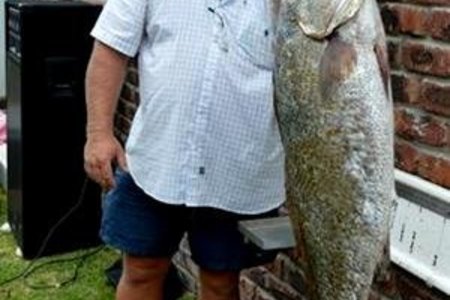 Deon Strydom met sy klubrekord, â€˜n 14.7kg kabeljou 